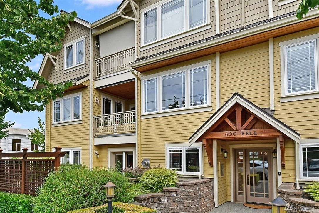 Property Photo: 600 Bell St 102 WA 98020