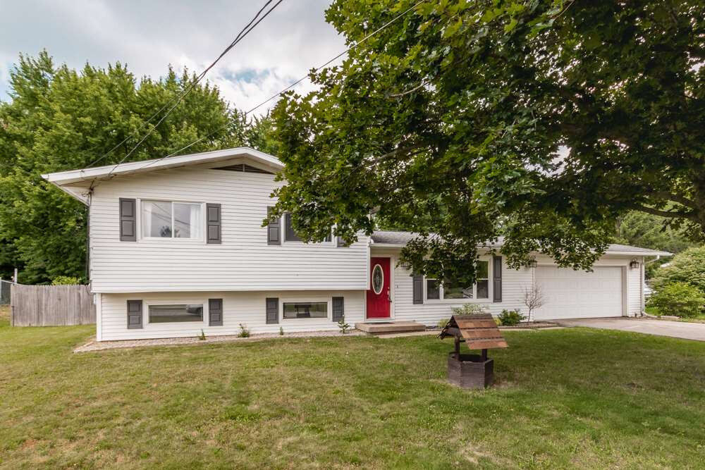Property Photo:  3016 John Glenn Dr  MI 49201 