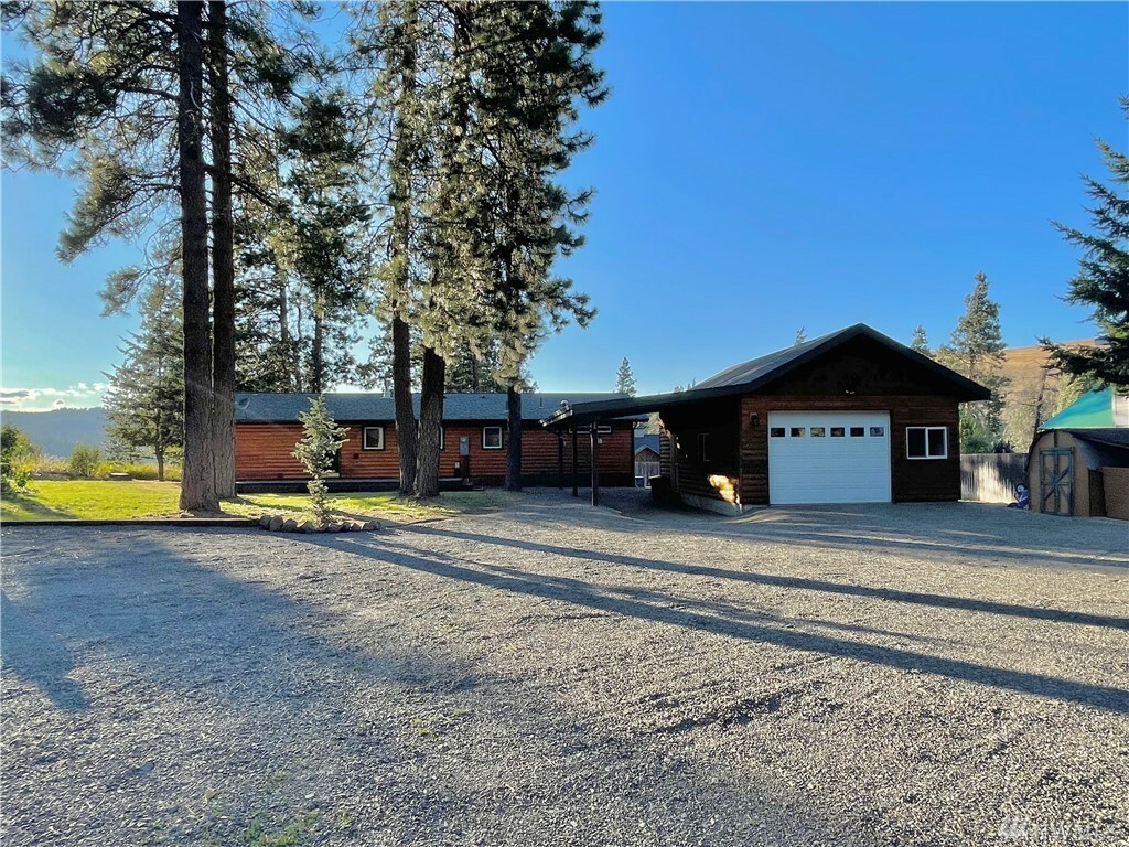 Property Photo:  1541 Twin Lakes Rd  WA 98922 