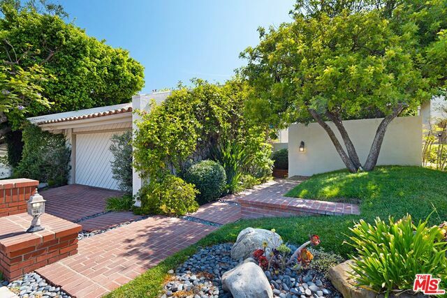 Property Photo: 2804 Bottlebrush Dr CA 90077