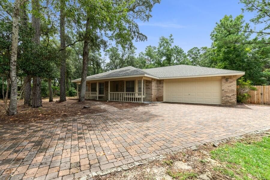 Property Photo:  633 Rosewood Way  FL 32578 