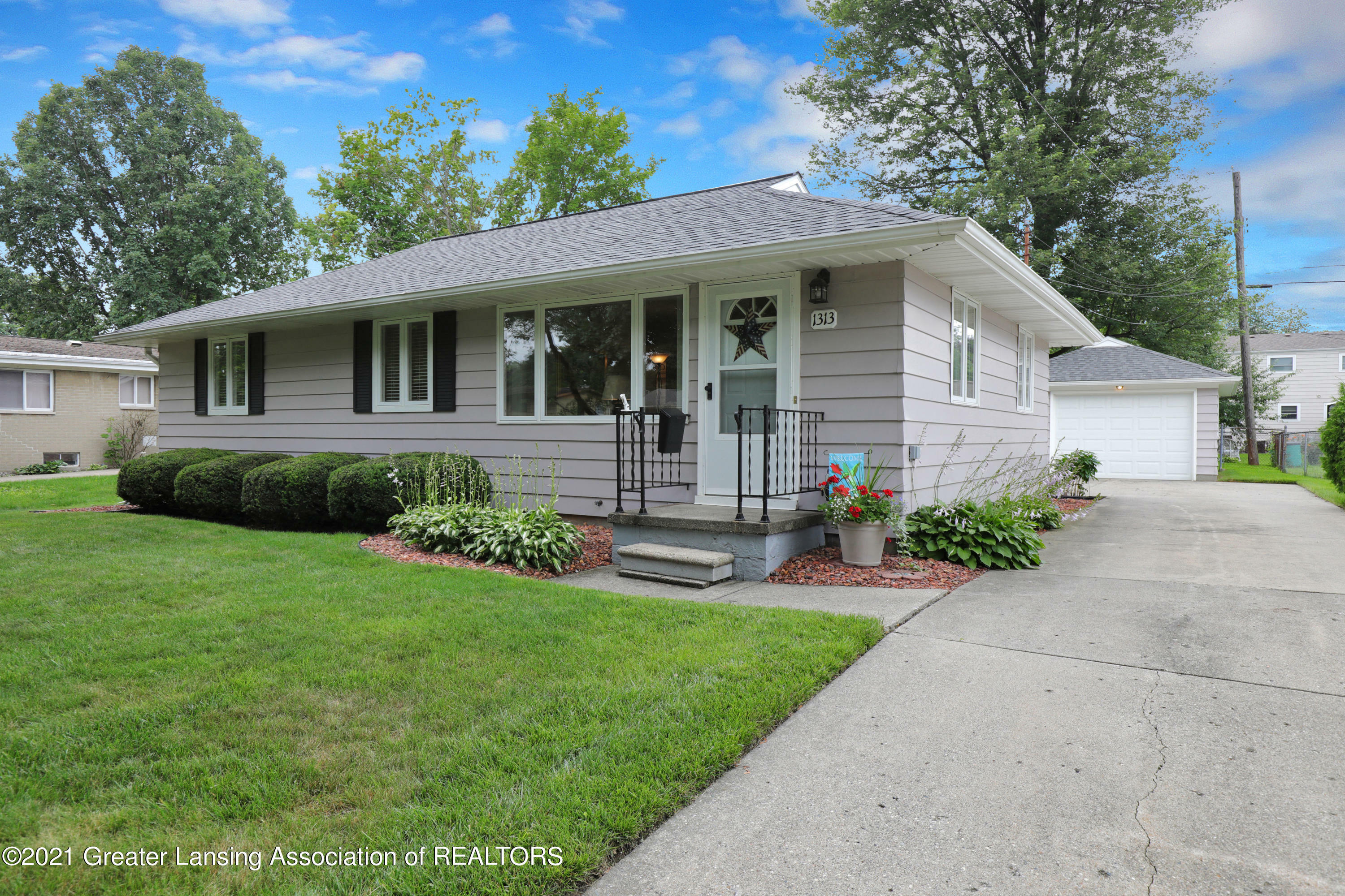 Property Photo:  1313 N Hayford Avenue  MI 48912 