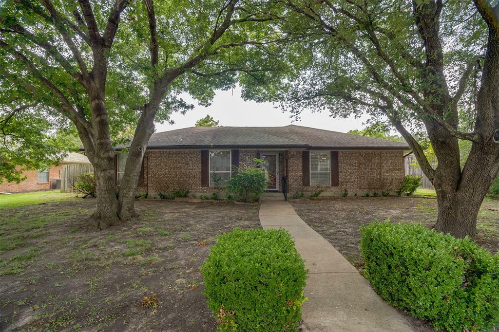 Property Photo:  112 Chieftain Drive  TX 75165 