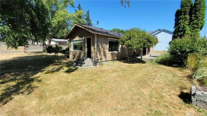 Property Photo: 1404 Dickinson Ave WA 98584