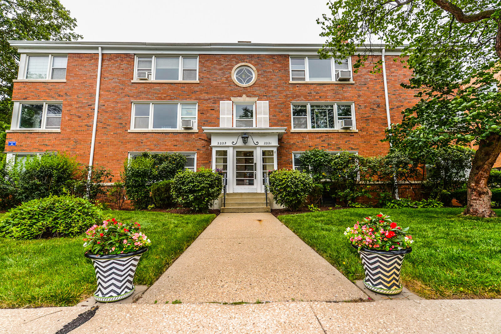 Property Photo:  2221 Central Street 3E  IL 60201 