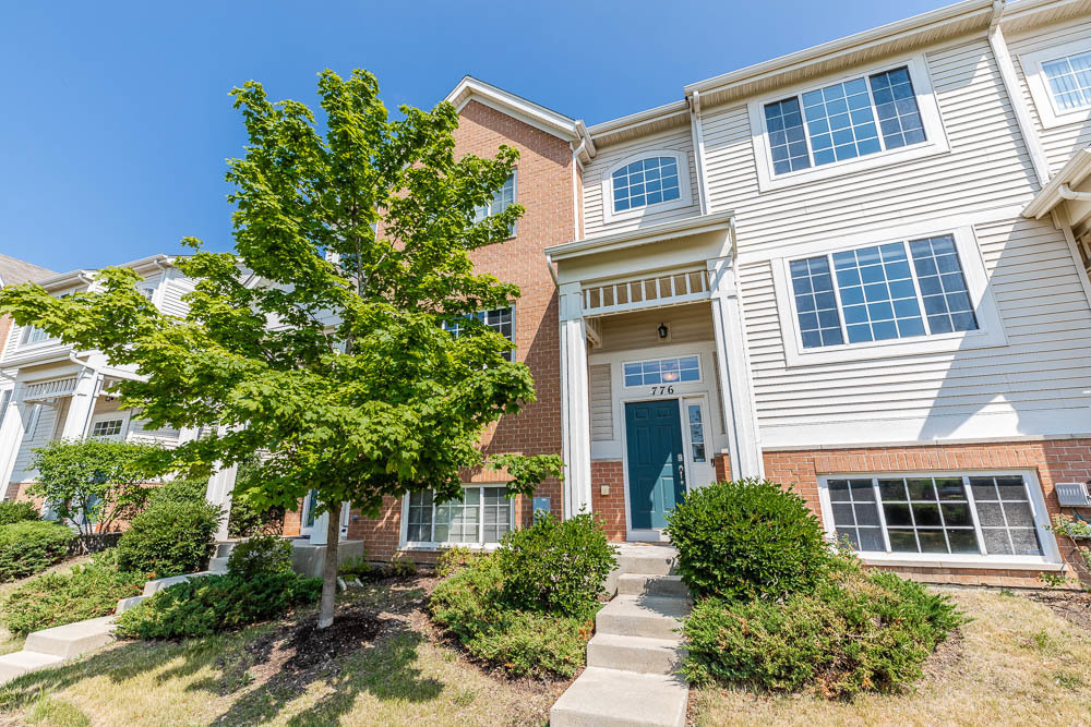 Property Photo: 776 Sanborn Street IL 60016