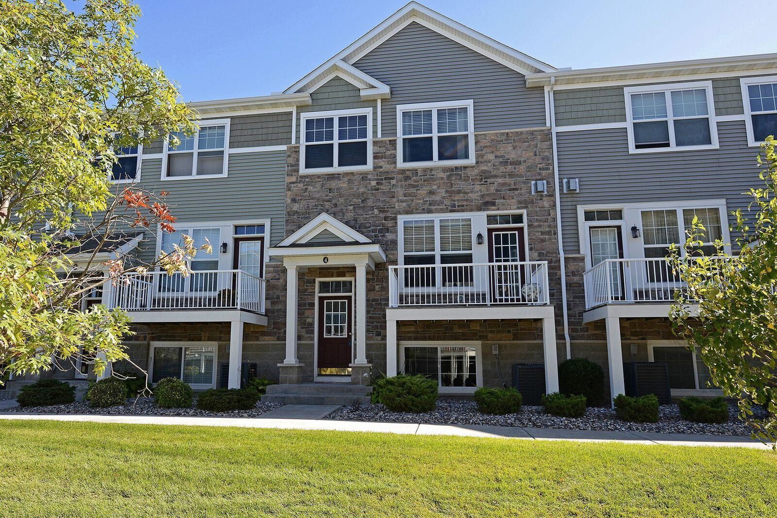 Property Photo:  1822 Colonial Lane 4  MN 55317 