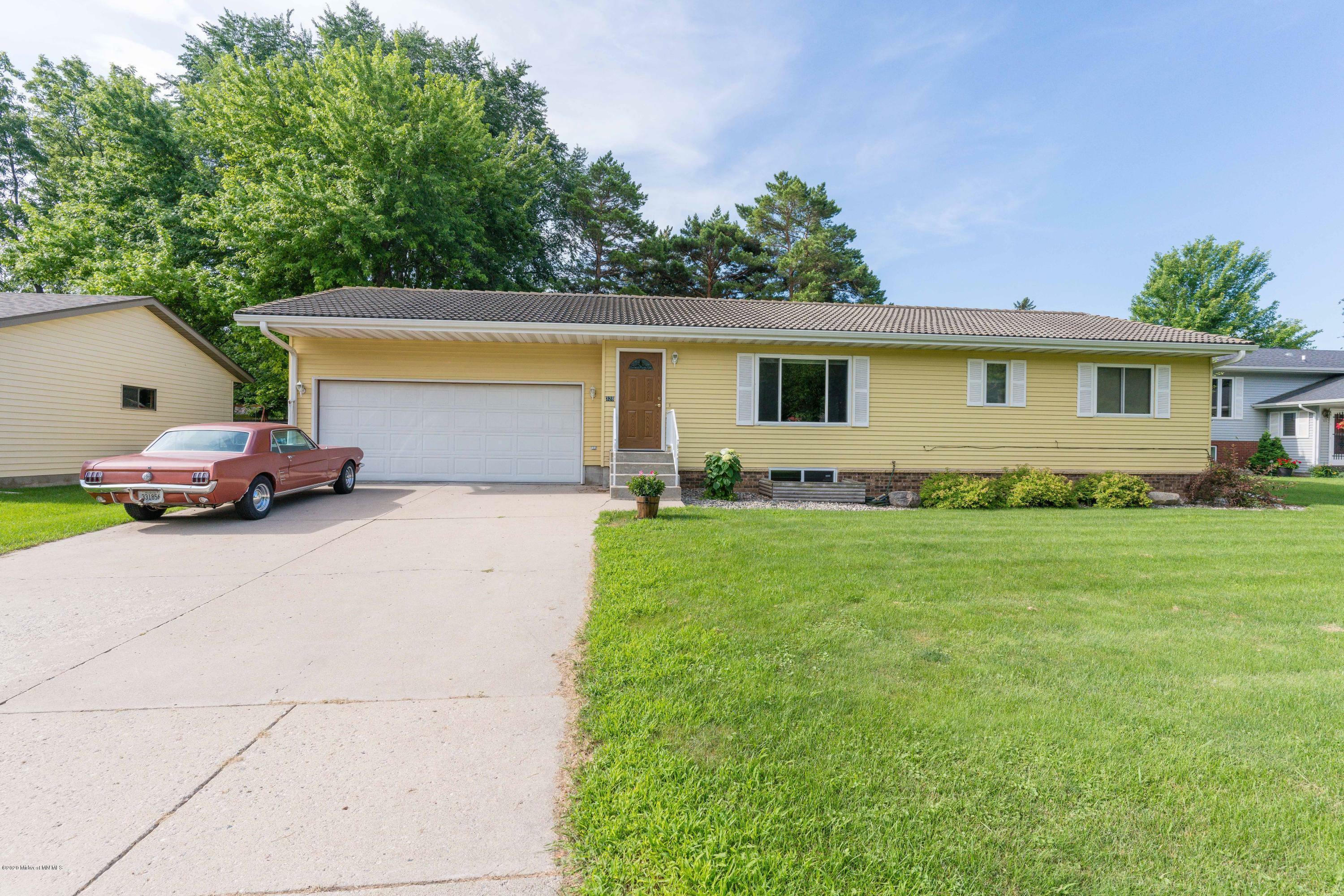 Property Photo:  328 E 14th Street  MN 56537 