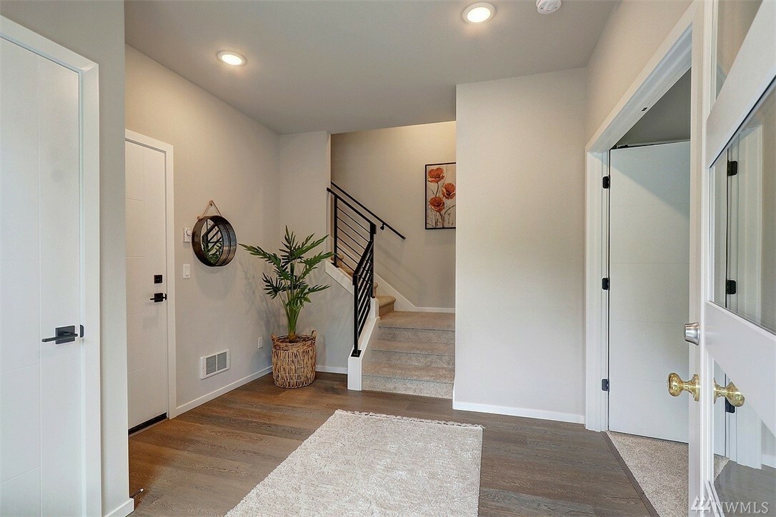 Property Photo: 4702 164th St SW B1 WA 98087
