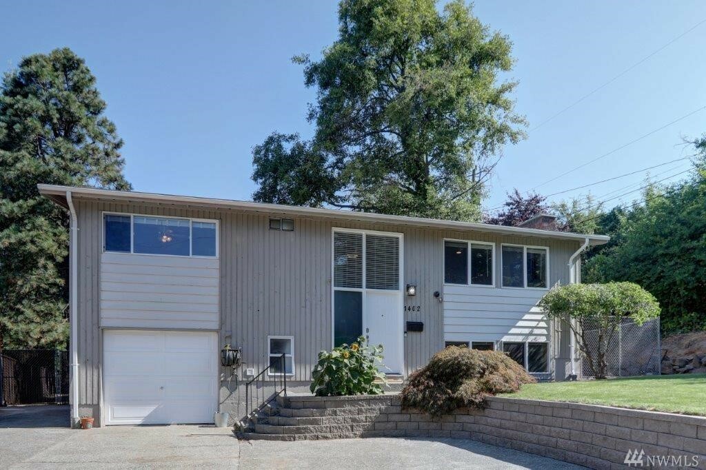 Property Photo:  1402 SW Donovan St  WA 98106 