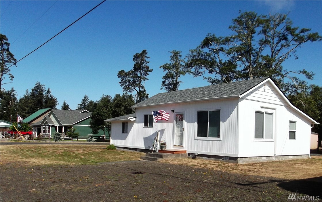 Property Photo:  222 W Pacific Ave  WA 98595 