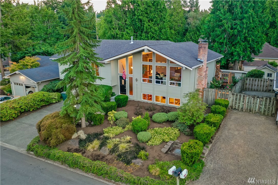 Property Photo:  17109 NE 32nd St  WA 98008 