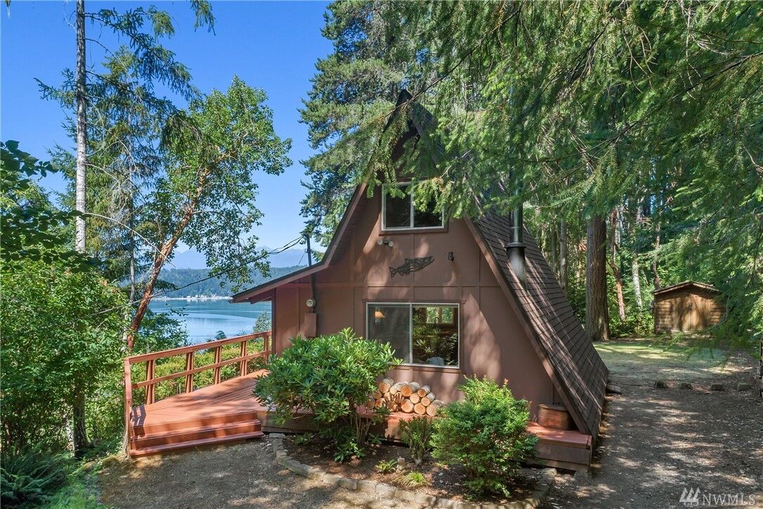 Property Photo:  140 E Woods Place  WA 98528 