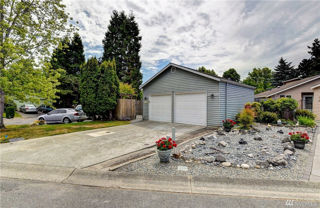 Property Photo:  218 95 Place SE  WA 98203 