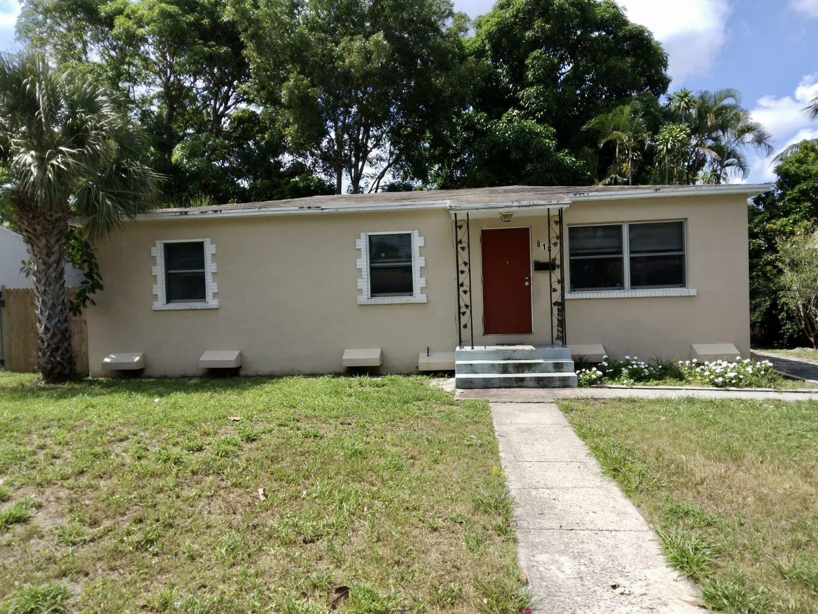 Property Photo:  818 El Vedado  FL 33405 