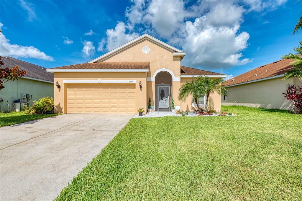 Property Photo:  7907 113th Avenue E  FL 34219 