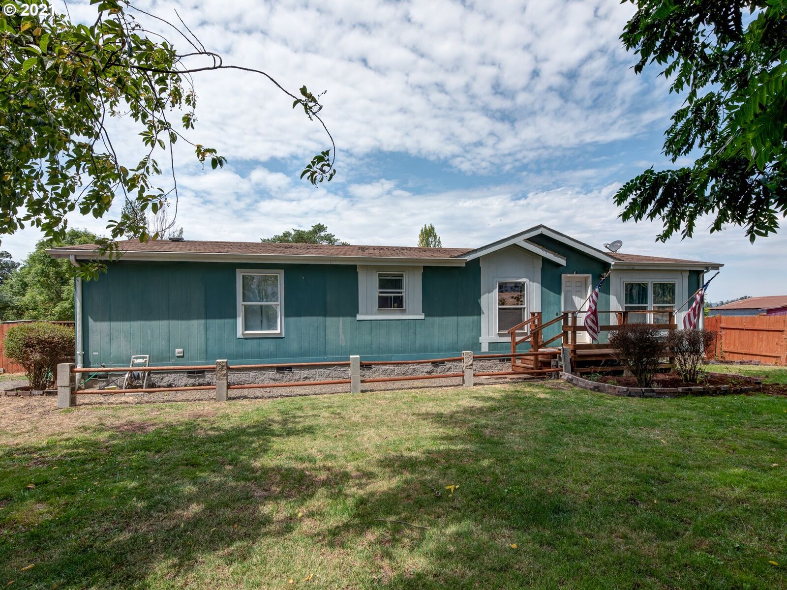 Property Photo: 83164 Bradford Rd OR 97426