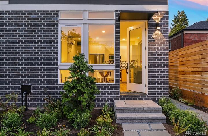 Property Photo:  920 A NW 54th St  WA 98107 