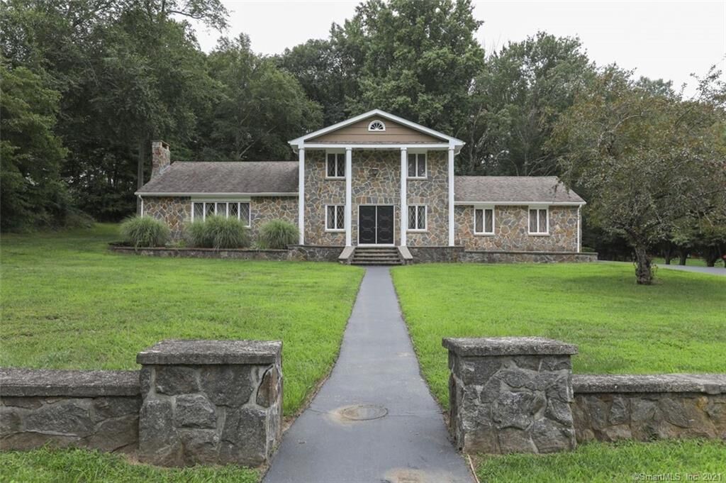 Property Photo:  81 Westfield Drive  CT 06611 