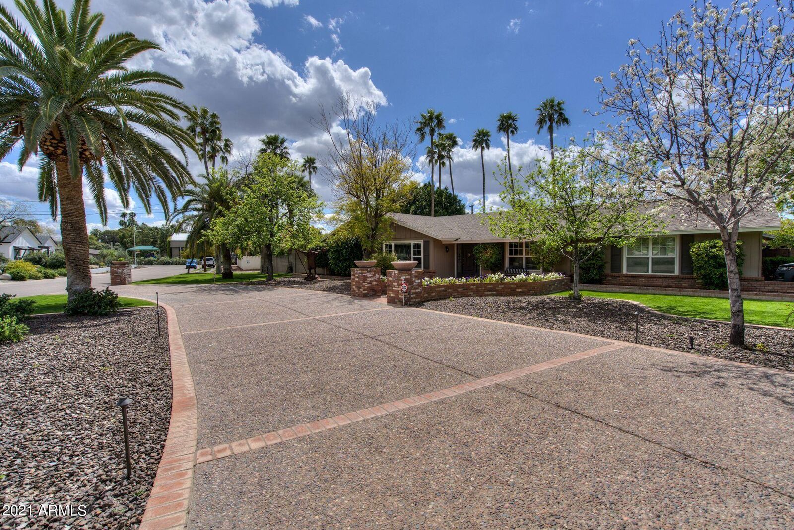 Property Photo: 2237 E Montebello Avenue AZ 85016