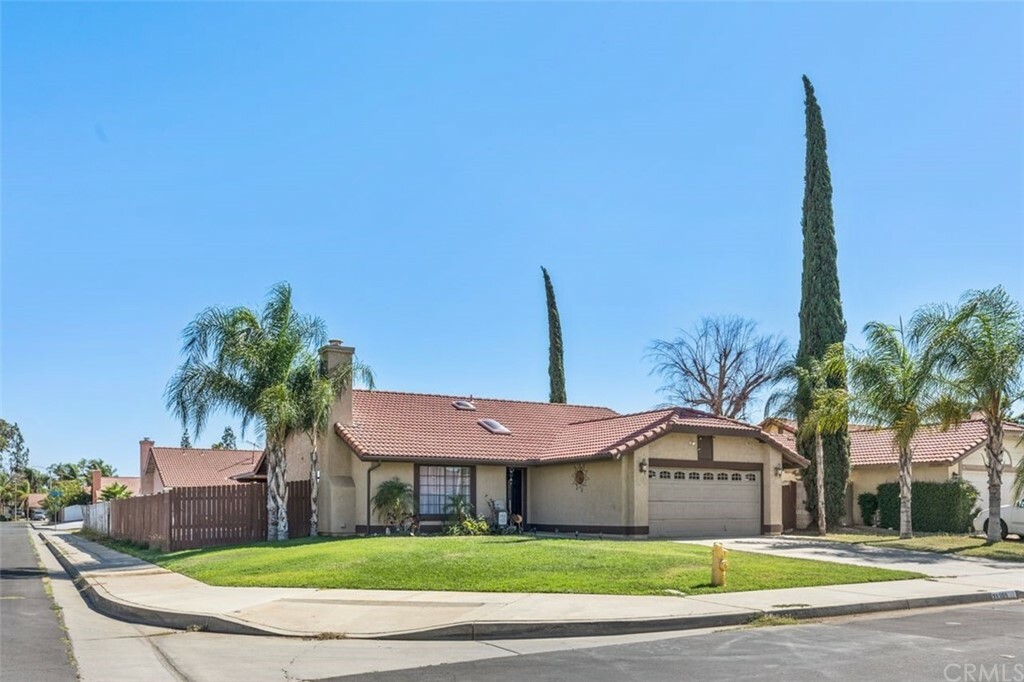 Property Photo:  25369 Valleywood Court  CA 92553 