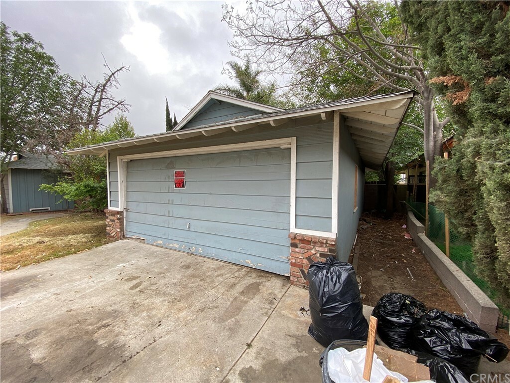 Property Photo:  369 E Van Koevering Street  CA 92376 