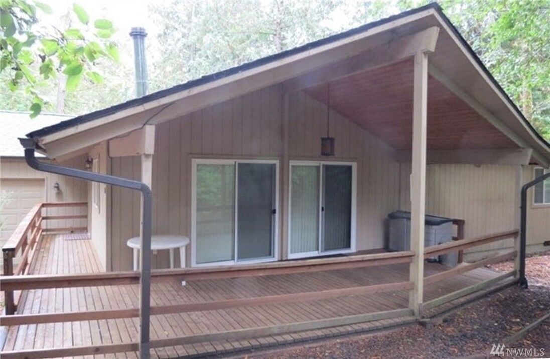 Property Photo: 156 E Barnacle Blvd WA 98584