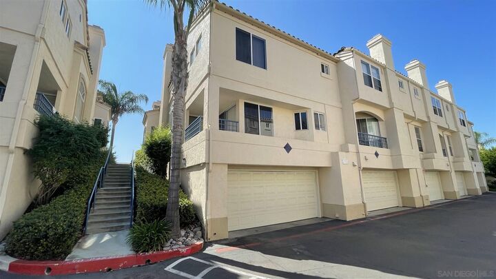 Property Photo: 6131 Calle Mariselda 106 CA 92124