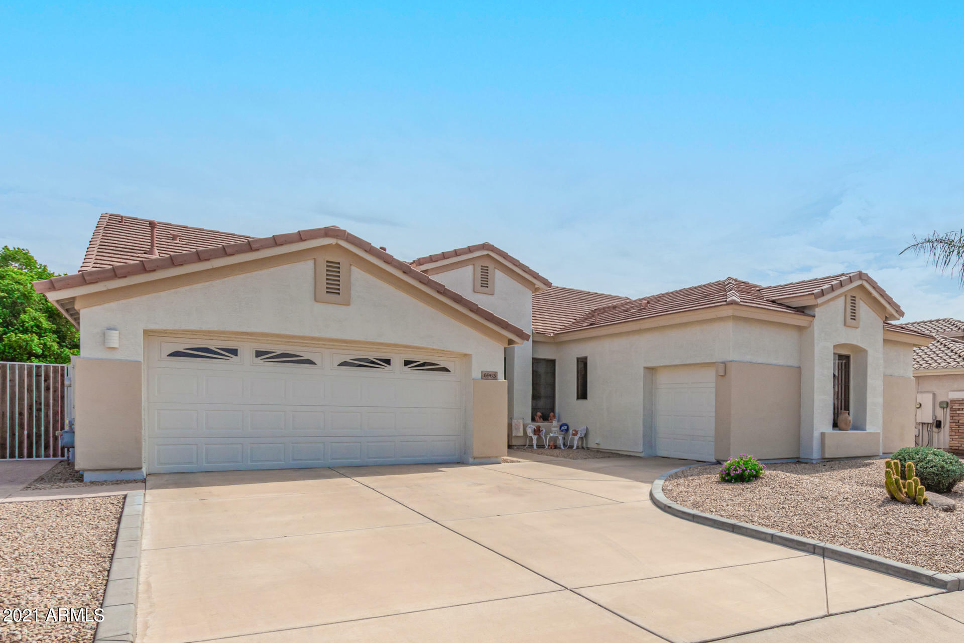 Property Photo: 6963 W Briles Road AZ 85383