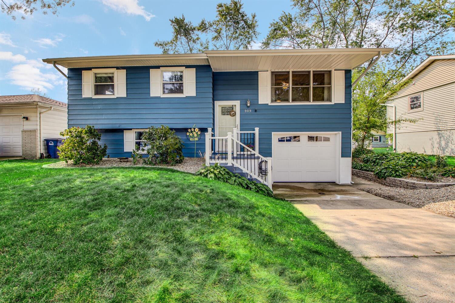 Property Photo: 909 Broadbrook Lane IN 46360