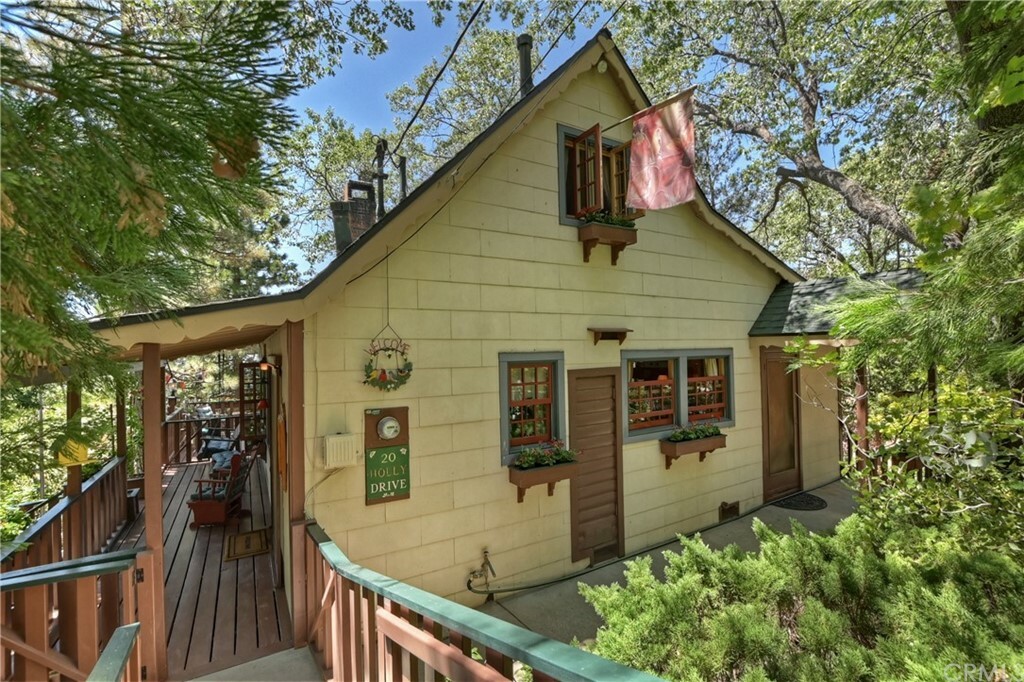 Property Photo: 20 Holly Drive CA 92382