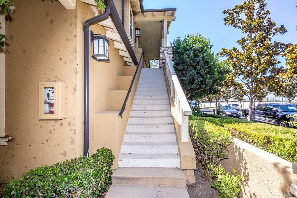 Property Photo:  3259 S Edenglen Avenue 9  CA 91761 