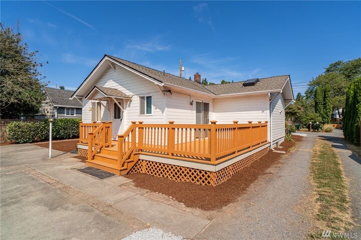 Property Photo:  2010 74th St SE  WA 98203 