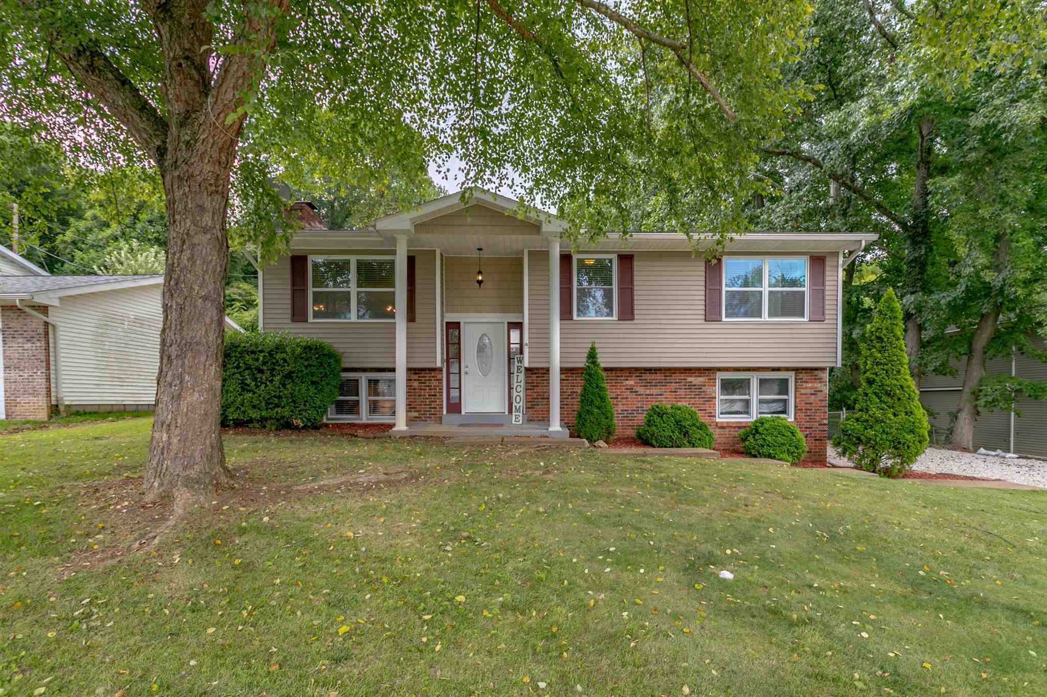 Property Photo: 7486 Oaklawn Drive IN 47630