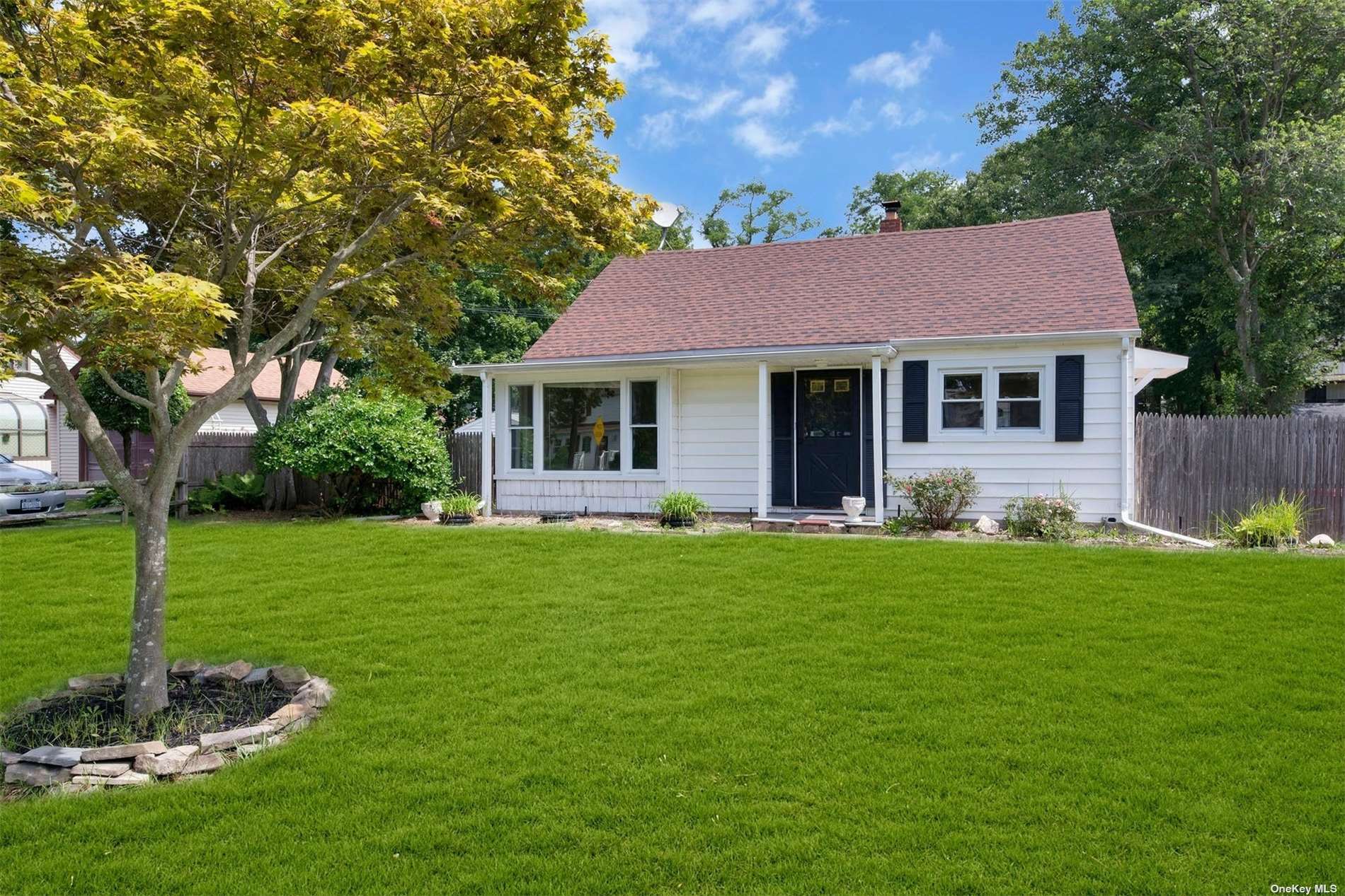 Property Photo:  55 Groveland Park Boulevard  NY 11789 