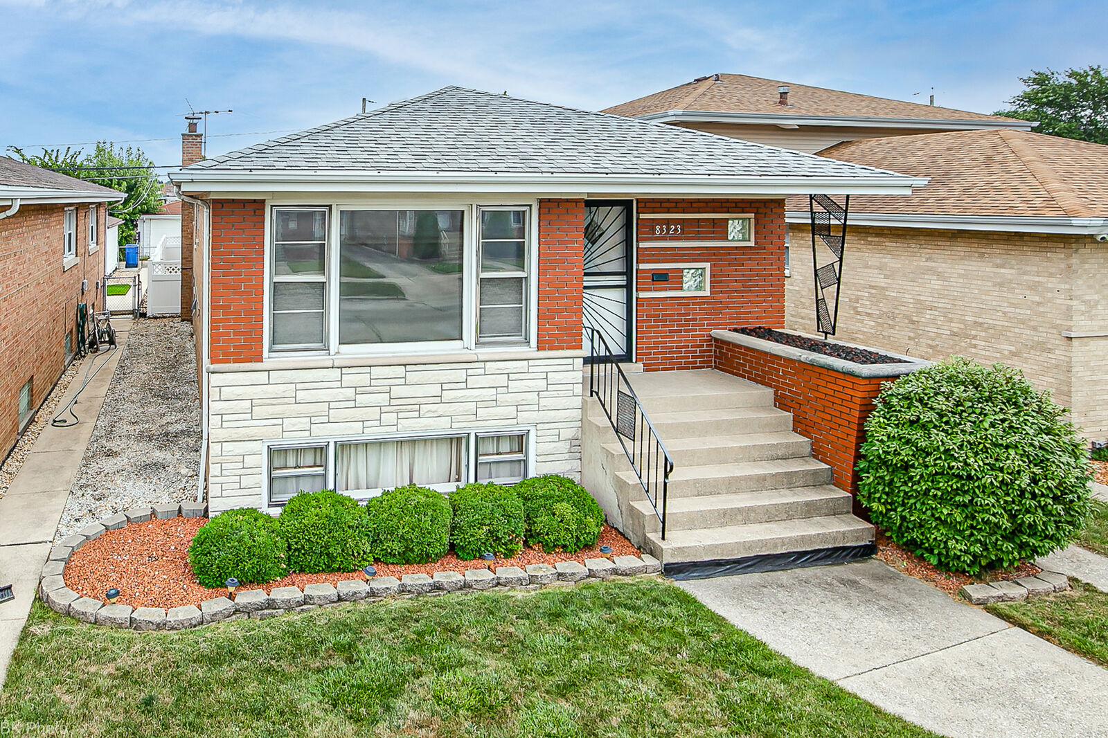 Property Photo: 8323 S Kedvale Avenue IL 60652