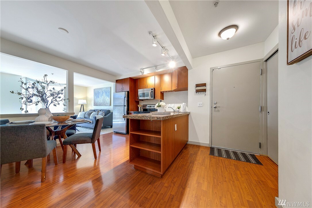 Property Photo:  103 Bellevue Ave E 307  WA 98102 