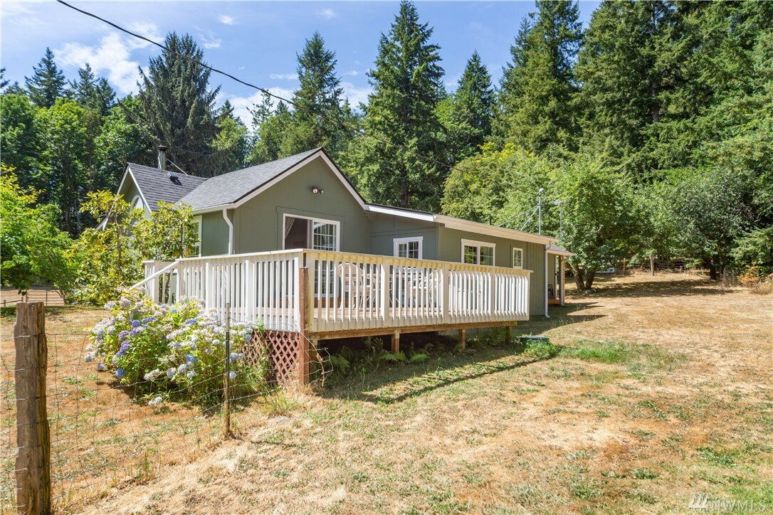 Property Photo:  4040 West Valley Rd  WA 98325 
