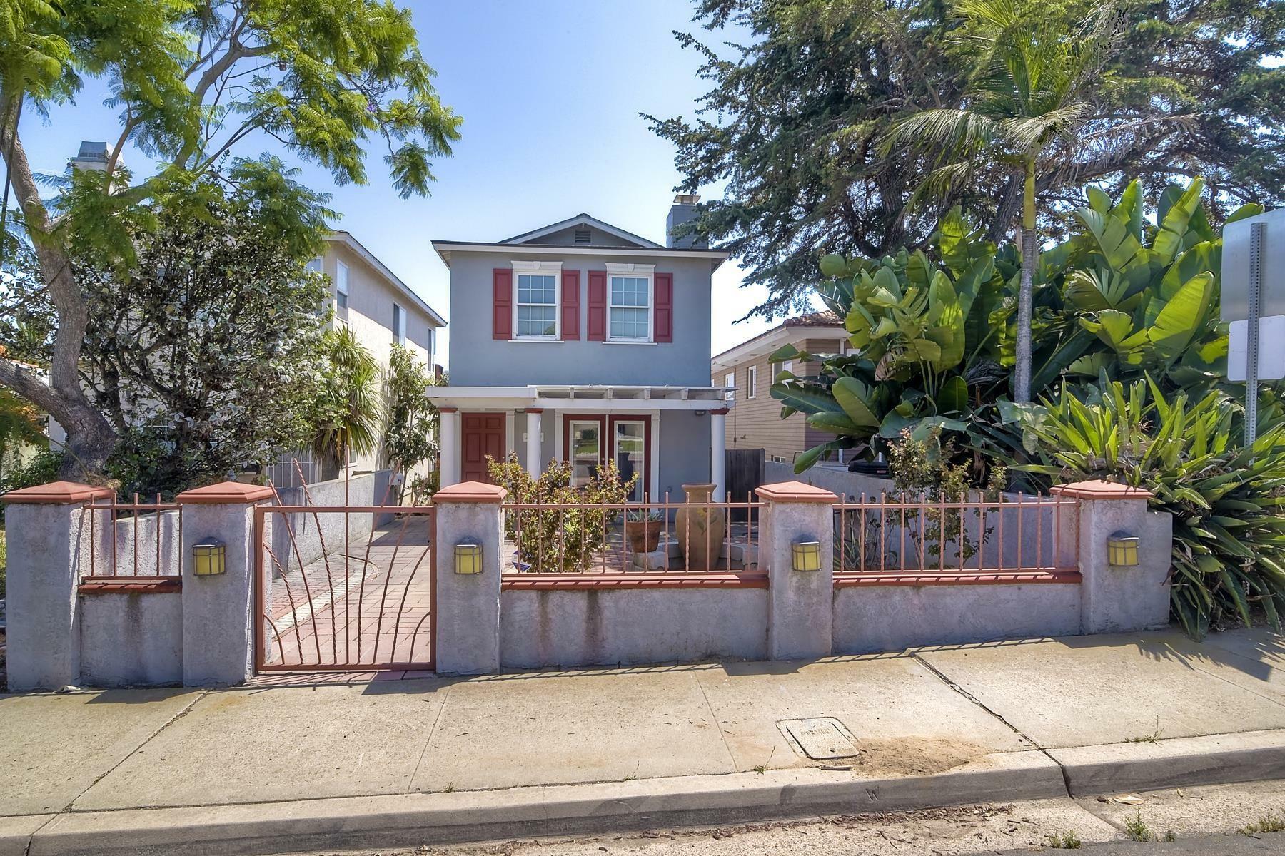 Property Photo: 2209 Emerald St CA 92109
