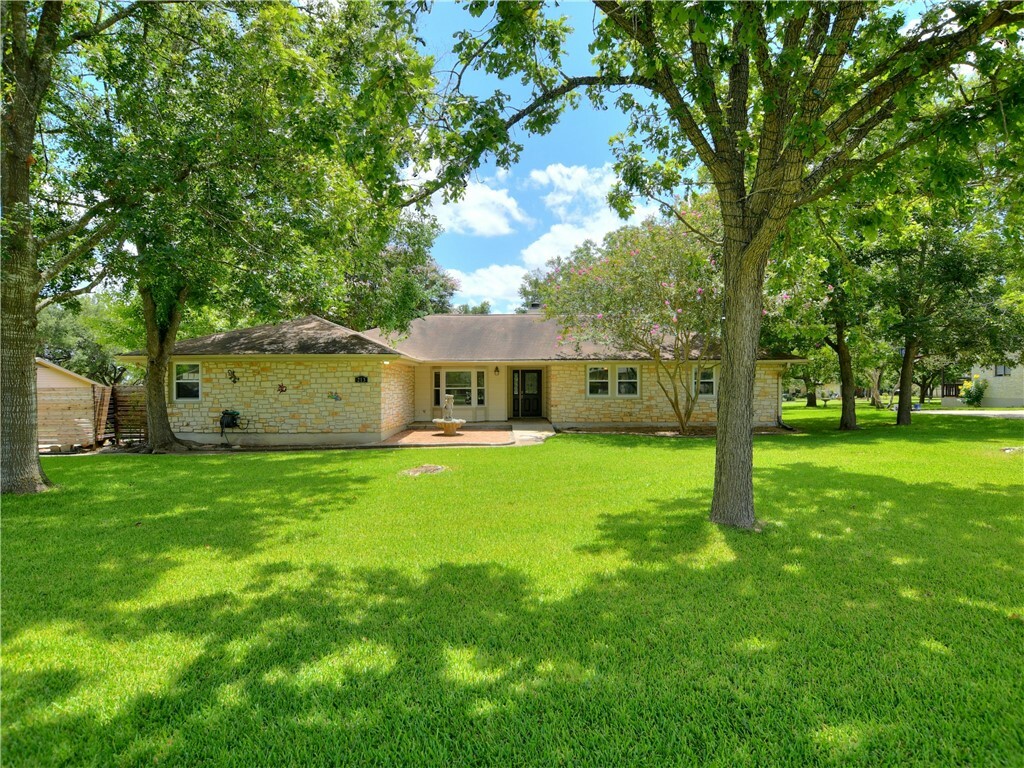 Property Photo:  213 Nuthatch Drive  TX 78610 