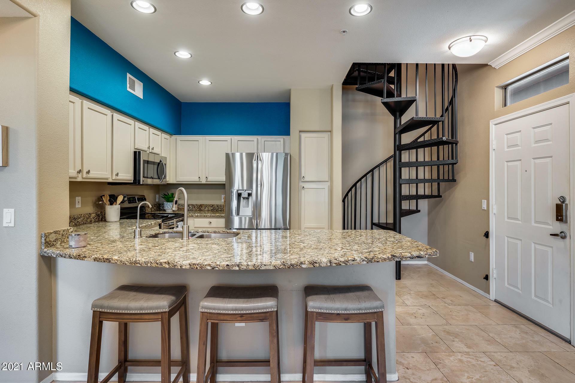 Property Photo:  20100 N 78th Place 2039  AZ 85255 
