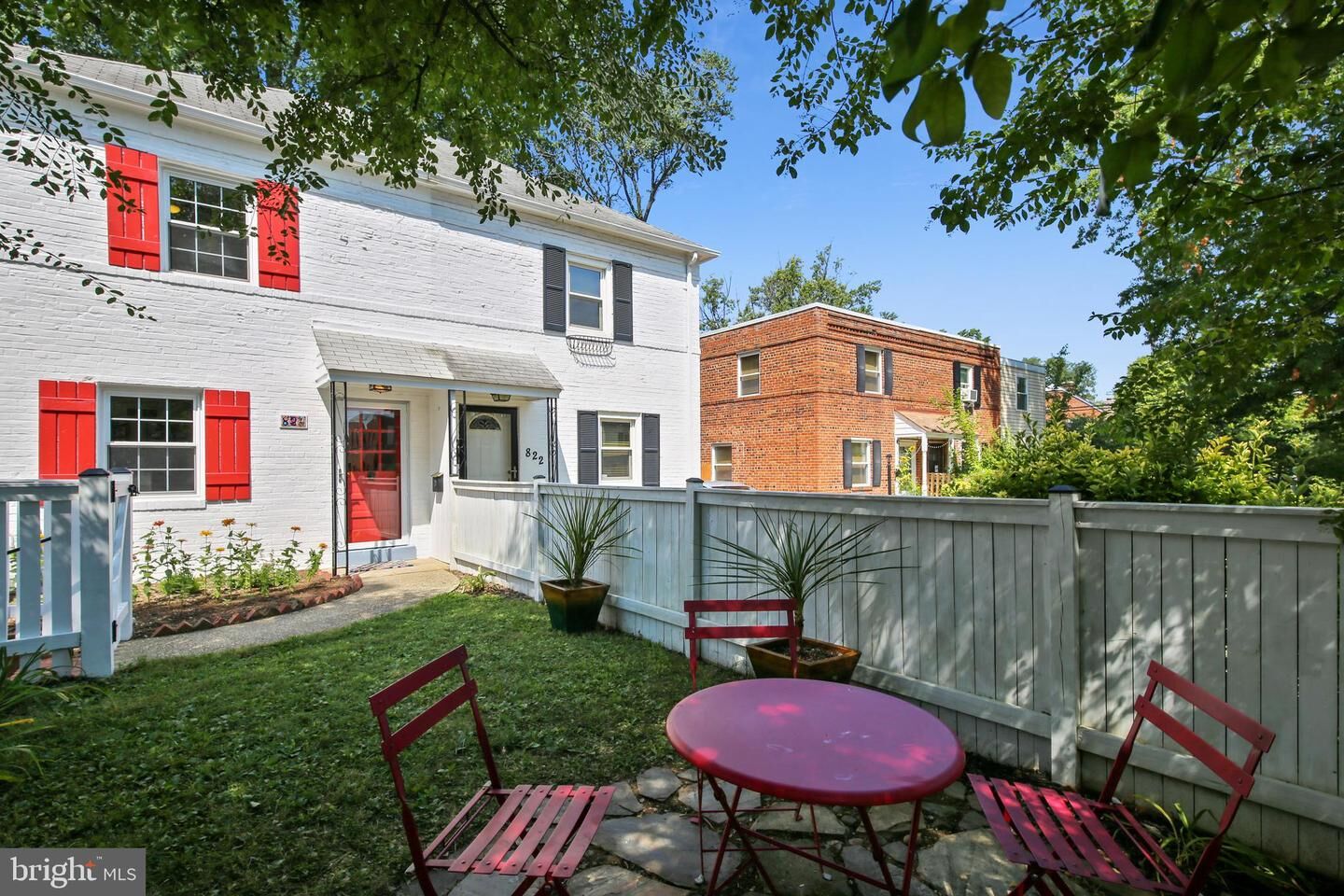 Property Photo: 824 S Ivy Street VA 22204