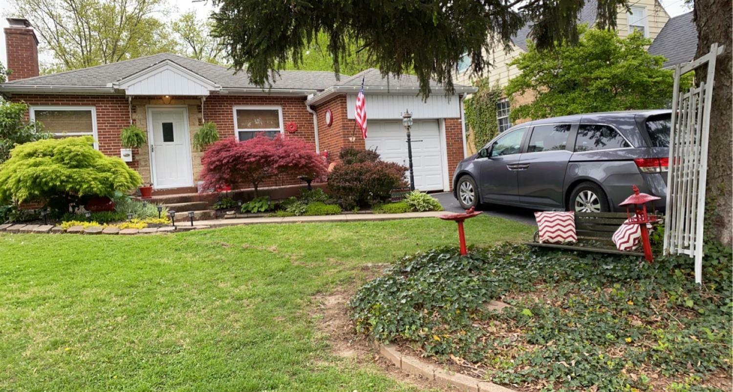 Property Photo: 2740 Byrneside Dr OH 45239