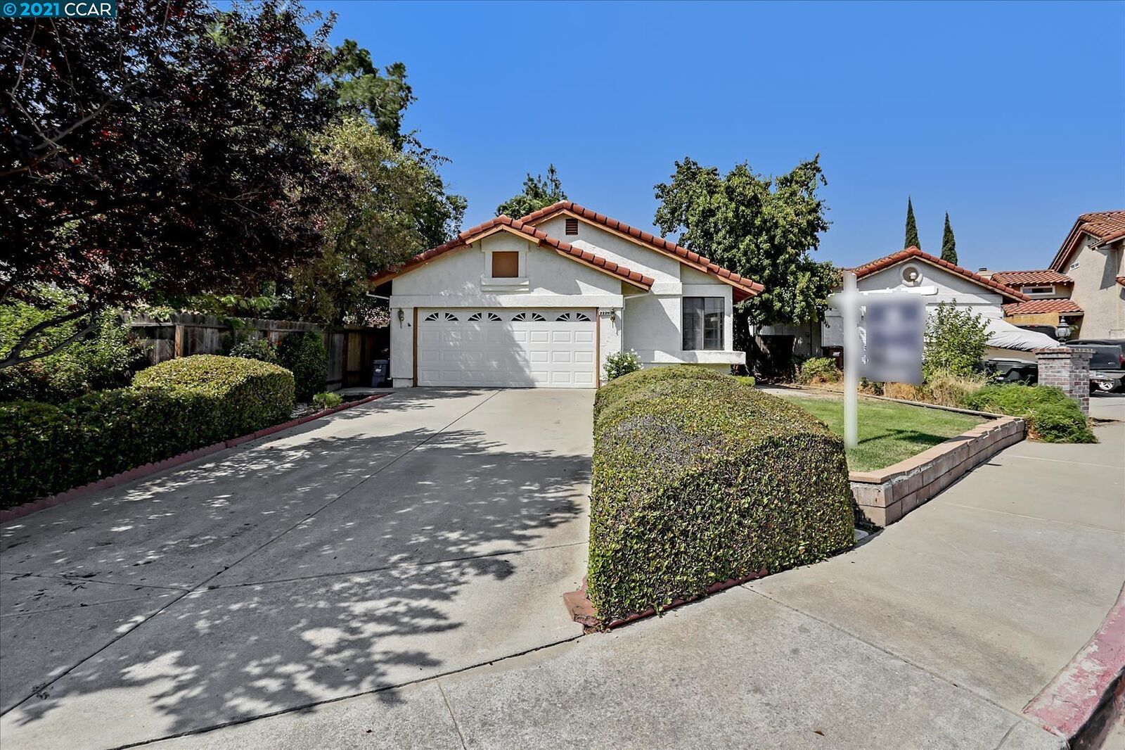 Property Photo: 2229 Pinenut Ct CA 94509-6835