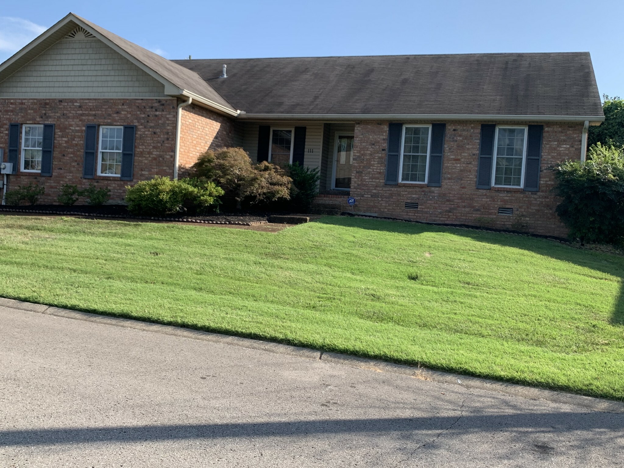 Property Photo: 111 Cambridge Dr TN 37066