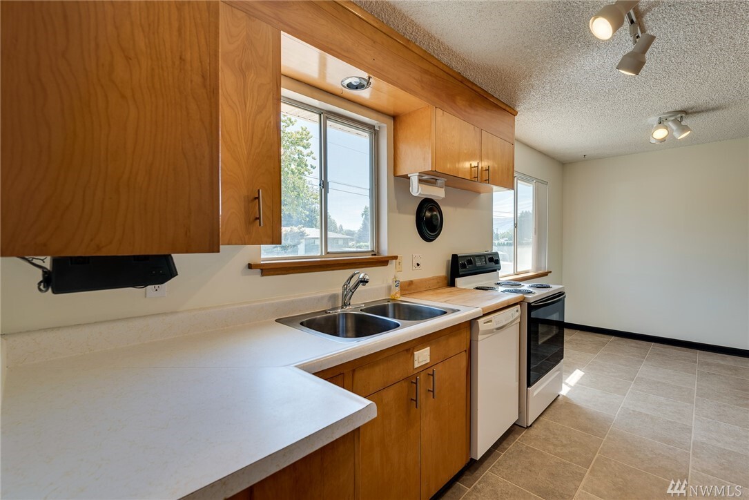 Property Photo: 786 N Jerome Lane WA 98802
