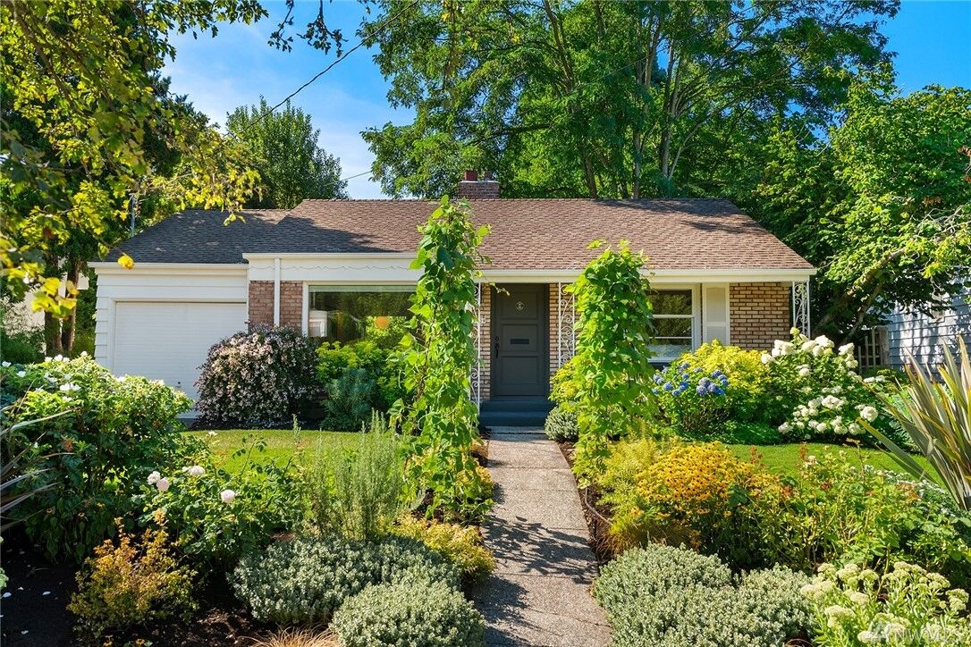 Property Photo:  3909 SW Southern St  WA 98136 