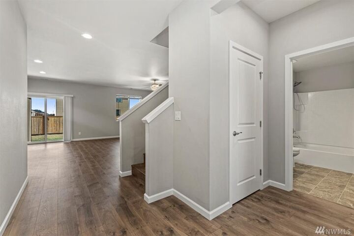 Property Photo:  627 Bondgard Ave E  WA 98022 