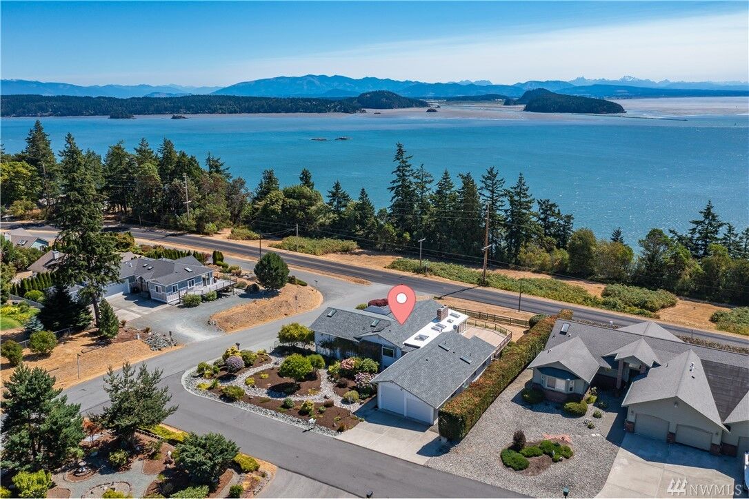 Property Photo: 580 Sunrise Blvd WA 98277