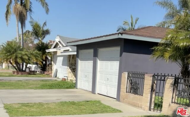 Property Photo:  1149  E 71st Way  CA 90805 